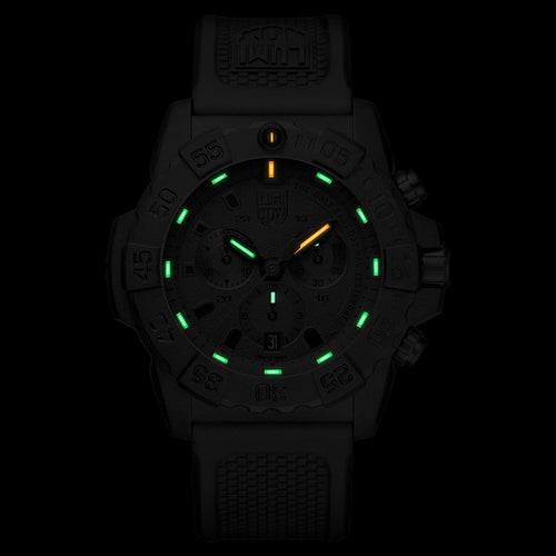 LUMINOX NAVY SEAL CHRONOGRAPH MILITARY DIVE WATCH 3581.EY - ILLUMINATION VIEW