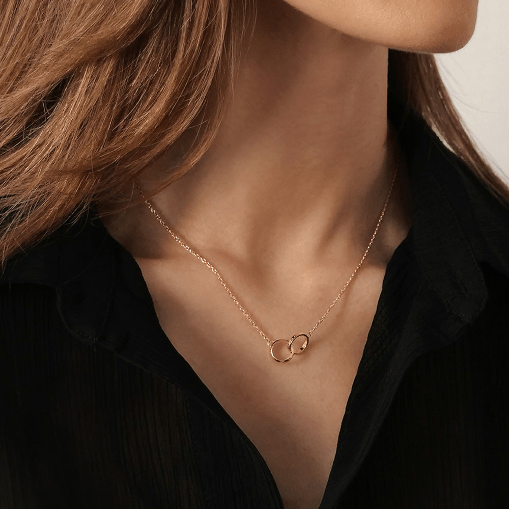 Woman Wearing Daniel Wellington Elan Unity Rose Gold Adult Necklace