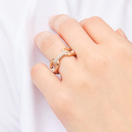 Woman Wearing Daniel Wellington Crystal Link Rose Gold Ring