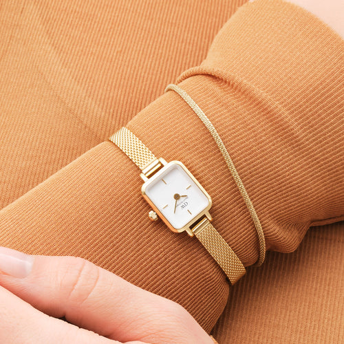 DANIEL WELLINGTON MESH 1.8MM GOLD BRACELET - WRIST VIEW