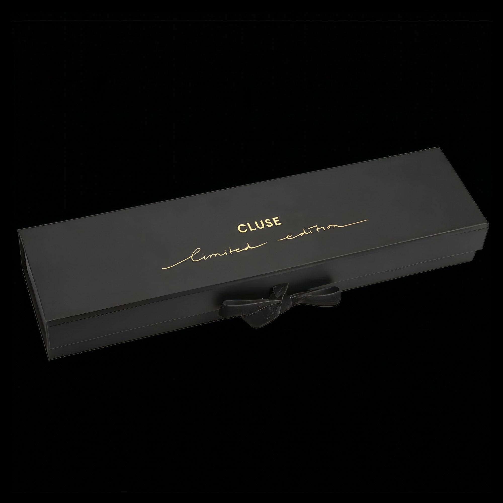 Limited edition box packaging for Cluse Minuit silver blue velvet watch.