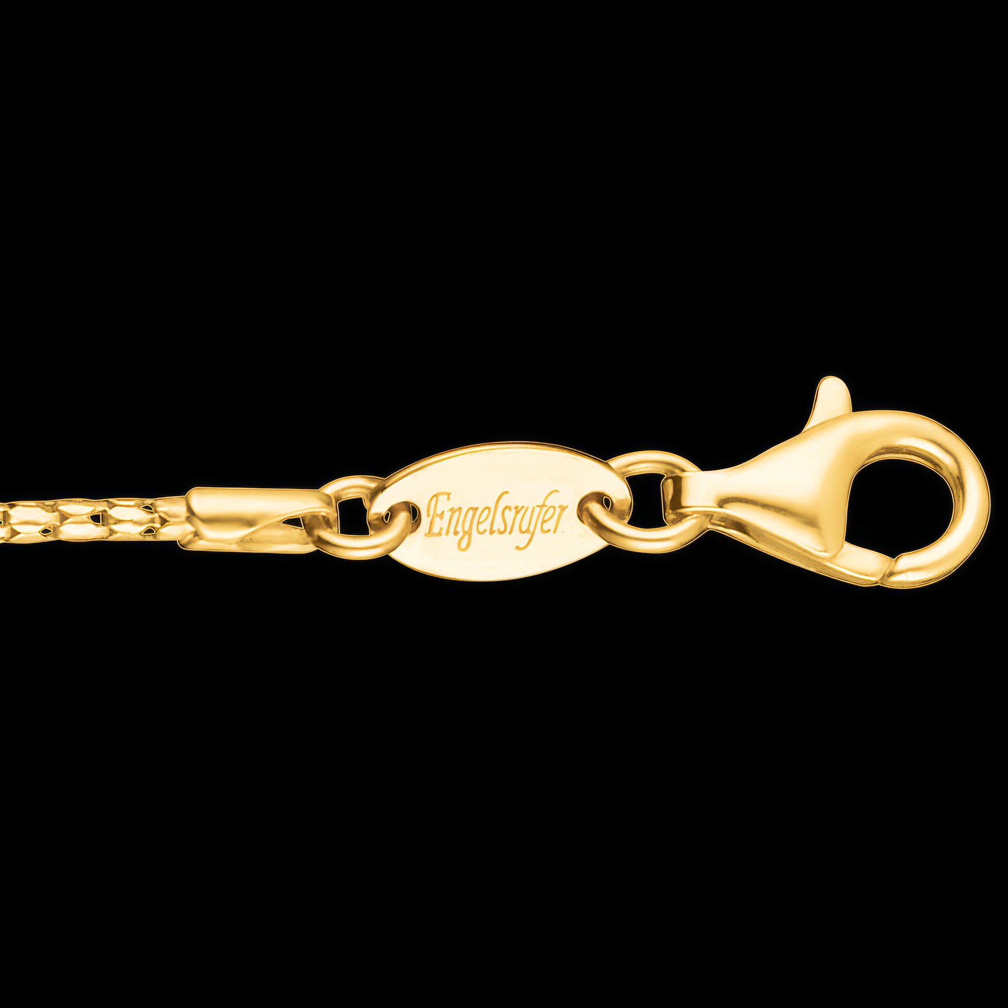 Clasp close-up of Engelsrufer gold 1.5mm Korean chain necklace.