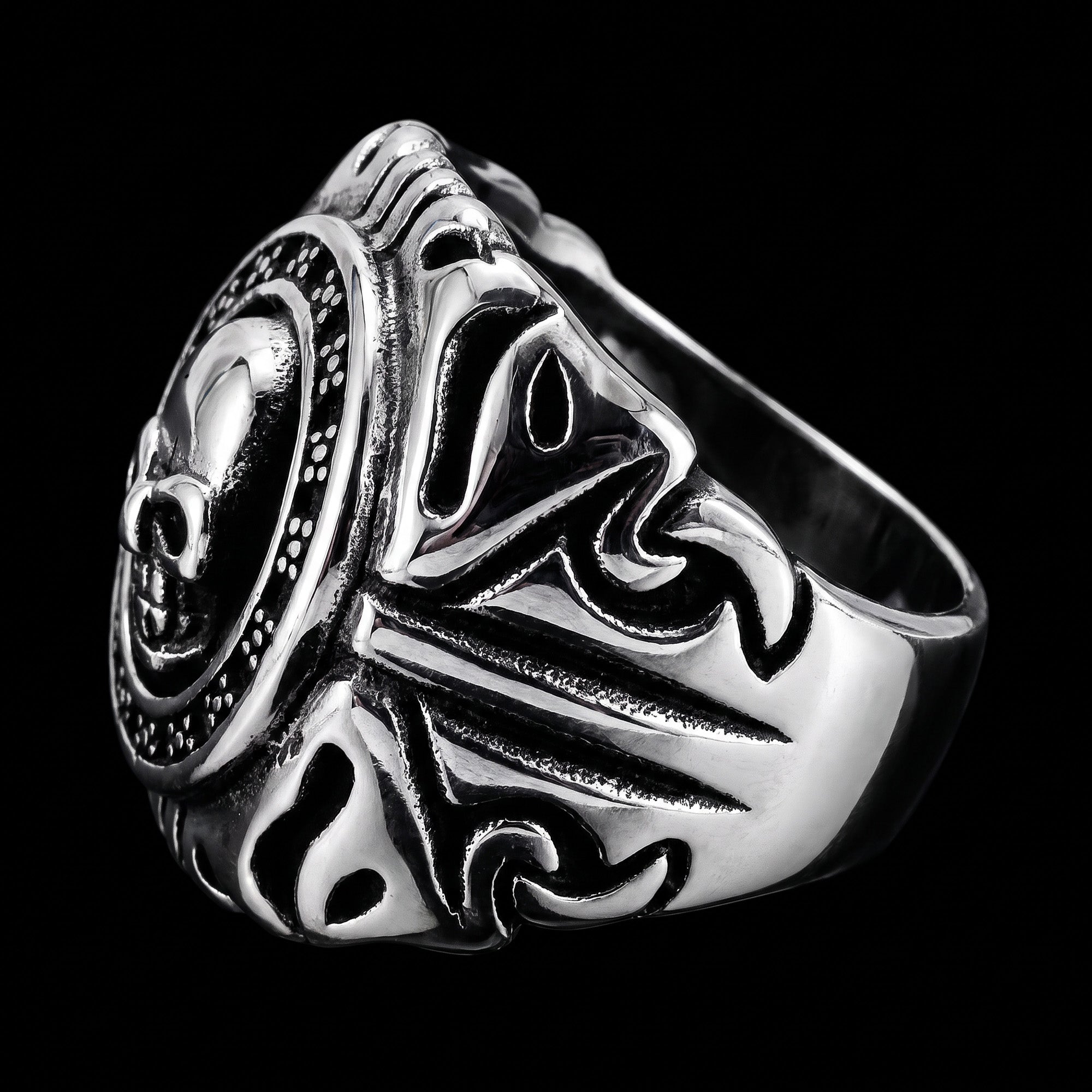 Right side view of a memento mori skull stainless steel signet ring.