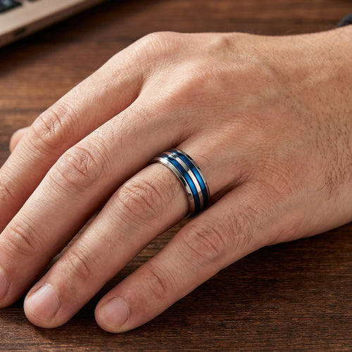 Man wearing titanium men's blue multi band ring.