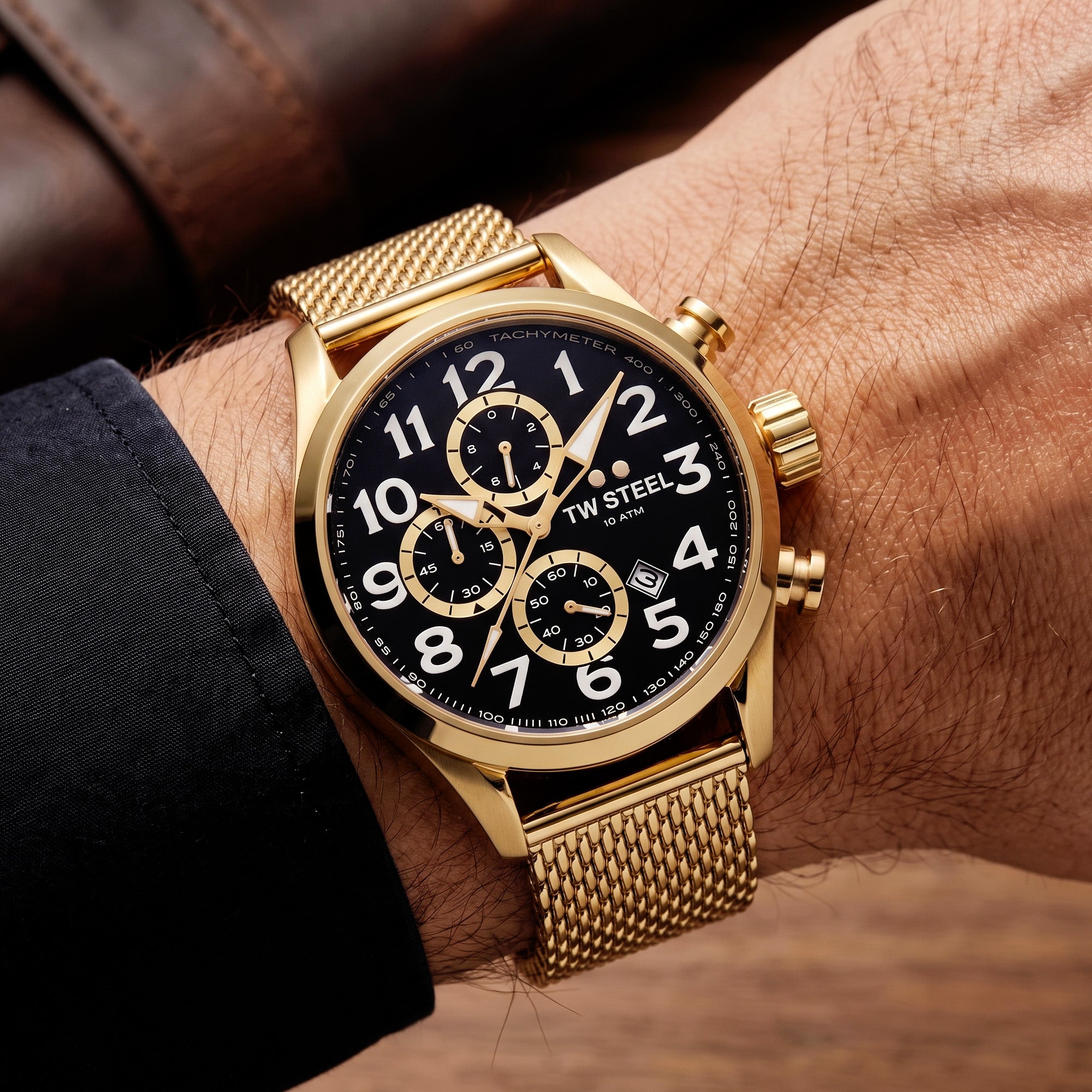 Man wearing a TW Steel VS88 Volante gold black dial numbers chronograph watch on his wrist.