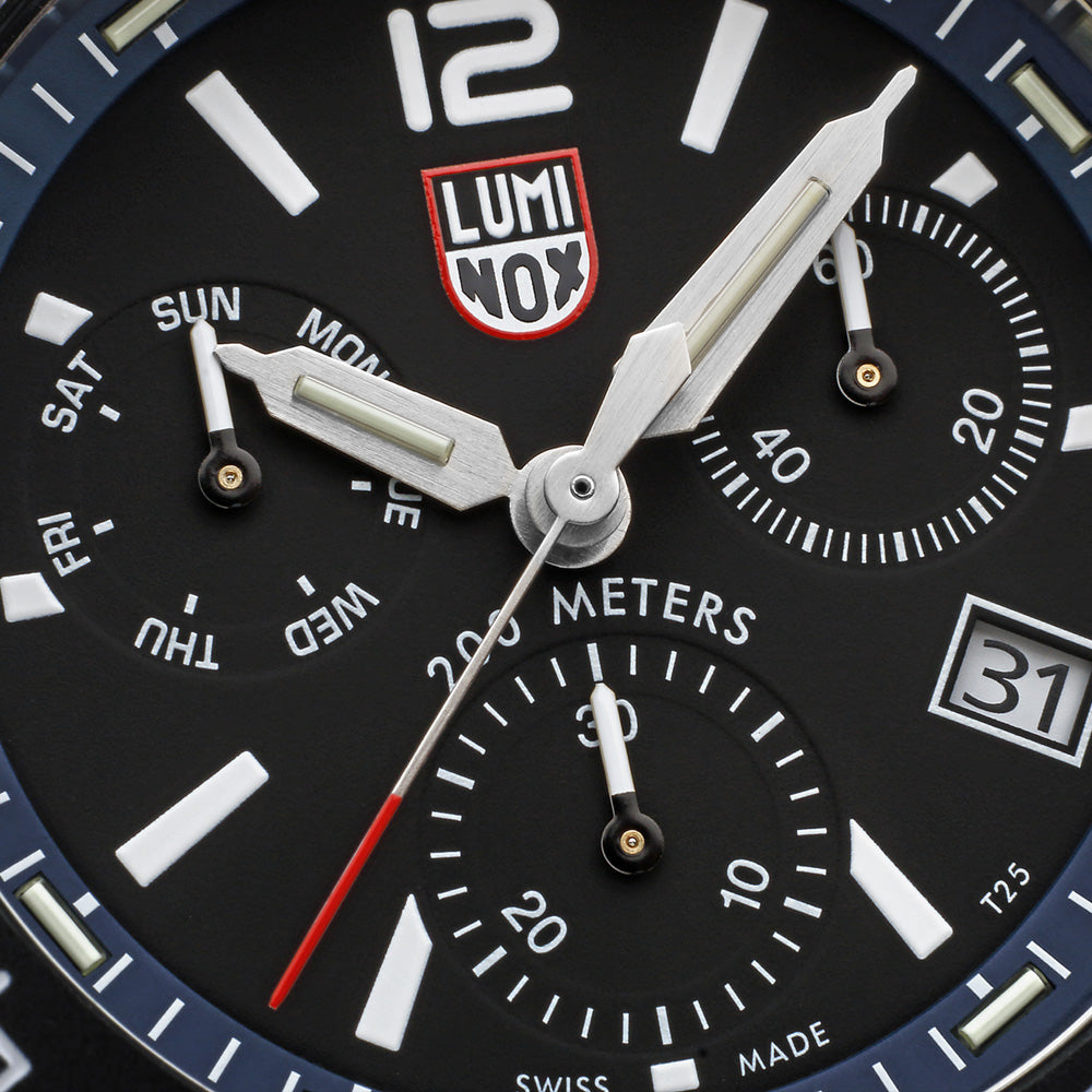 LUMINOX PACIFIC DIVER BLUE CHRONOGRAPH WATCH 3143 - DIAL CLOSE-UP