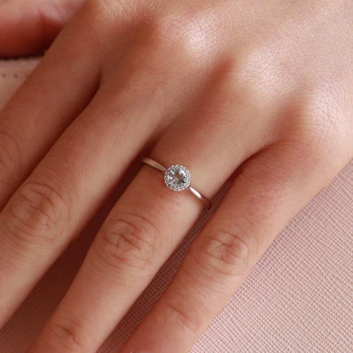 AQUAMARINE DIAMOND 9 KARAT WHITE GOLD RING - HAND VIEW