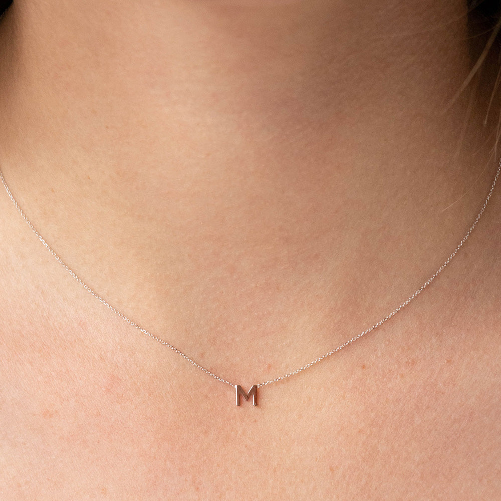 9 CARAT WHITE GOLD LETTER P INITIAL NECKLACE