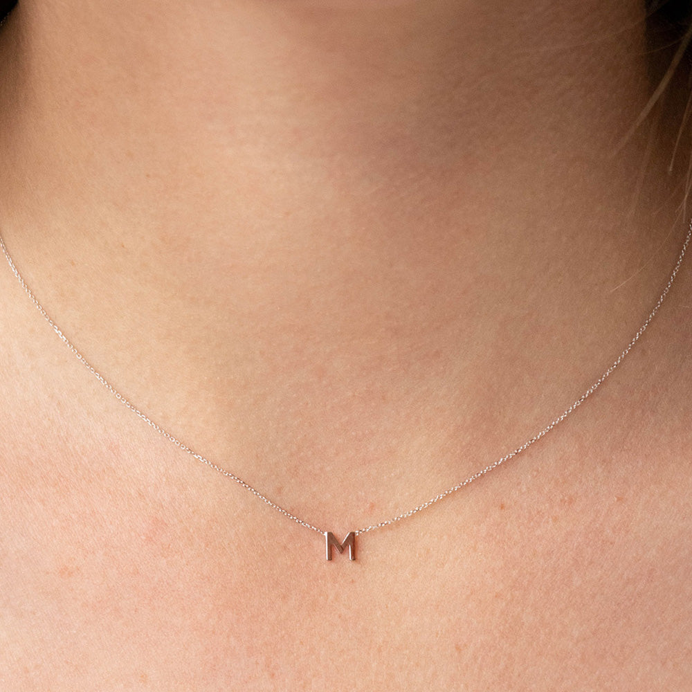 9 CARAT WHITE GOLD LETTER E INITIAL NECKLACE