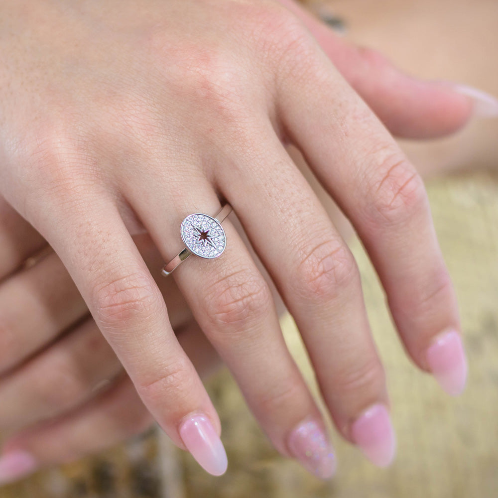 GEORGINI FOLLOW THE STAR SILVER RING - HAND MODEL