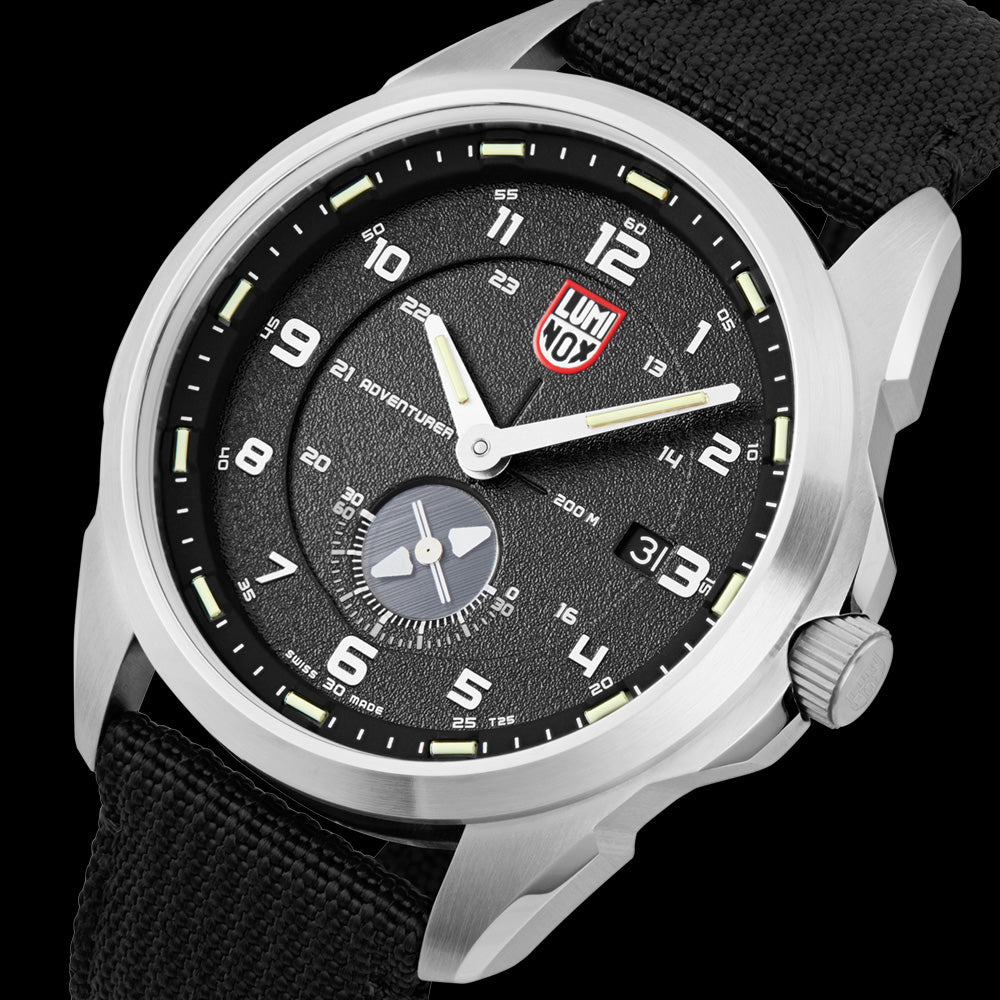LUMINOX ATACAMA ADVENTURER FIELD WATCH 1761 - DIAL CLOSE-UP