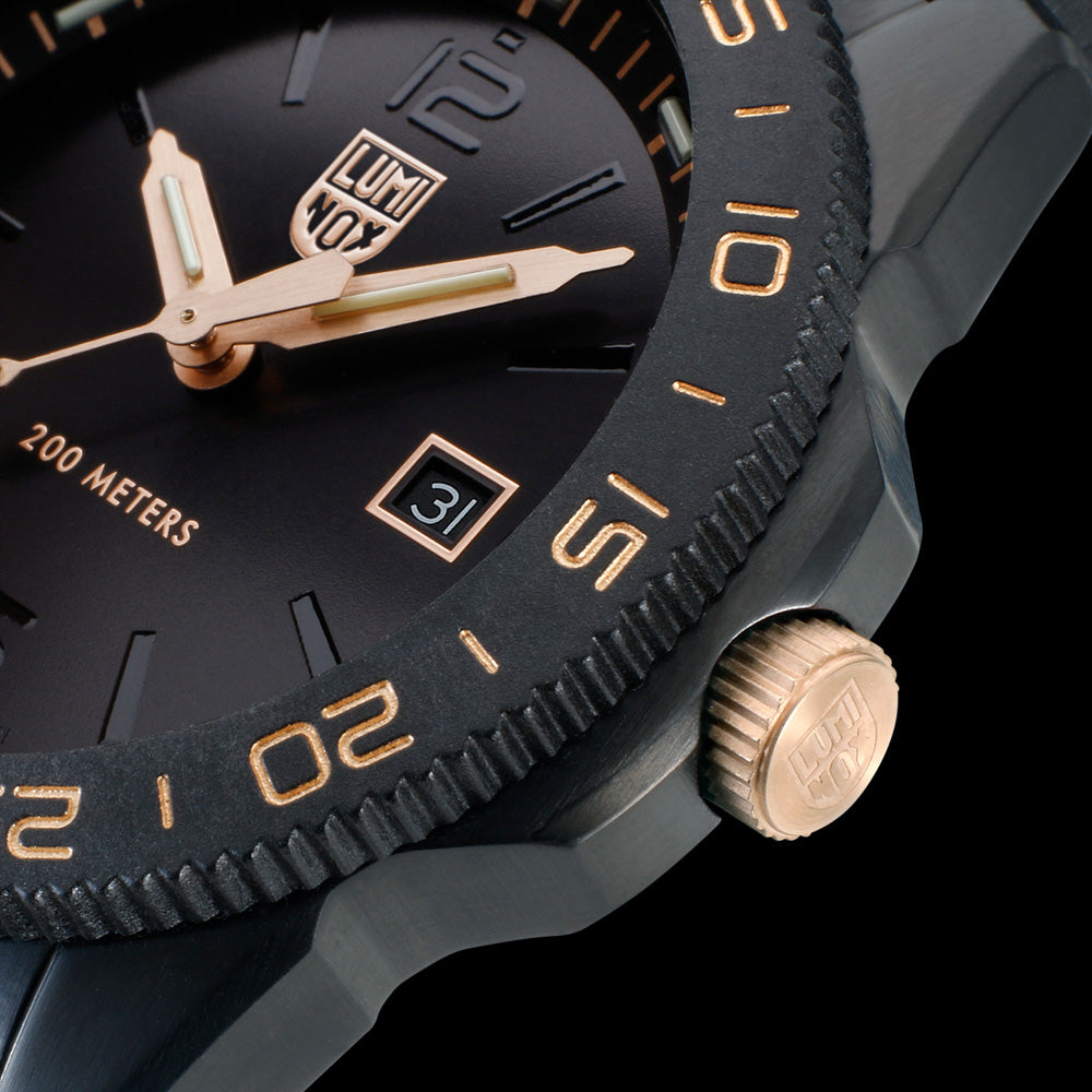 LUMINOX PACIFIC DIVER GOLD LIMITED EDITION WATCH 3121.BO.GOLD - CLOSE-UP