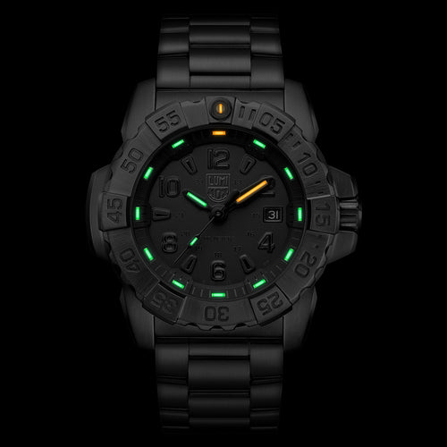 LUMINOX NAVY SEAL STEEL DIVE WATCH 3252.BO - ILLUMINATION VIEW