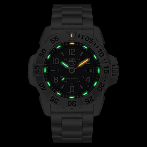 LUMINOX NAVY SEAL STEEL MILITARY DIVE WATCH 3254 - ILLUMINATION VIEW