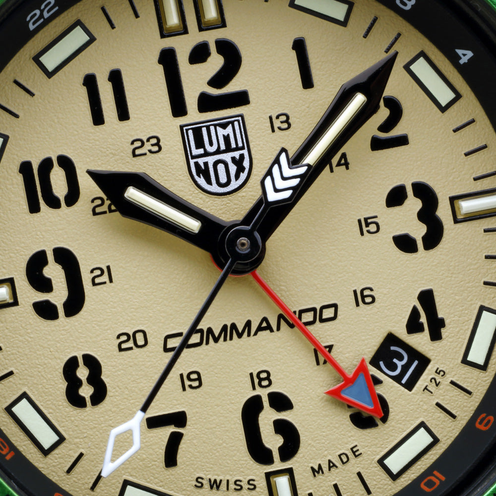 LUMINOX COMMANDO RAIDER OUTDOOR ADVENTURE WATCH 3321 - DIAL CLOSE-UP