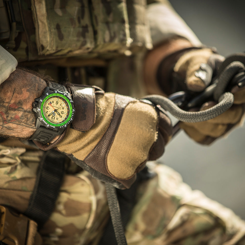 LUMINOX COMMANDO RAIDER OUTDOOR ADVENTURE WATCH 3321 - WRIST VIEW
