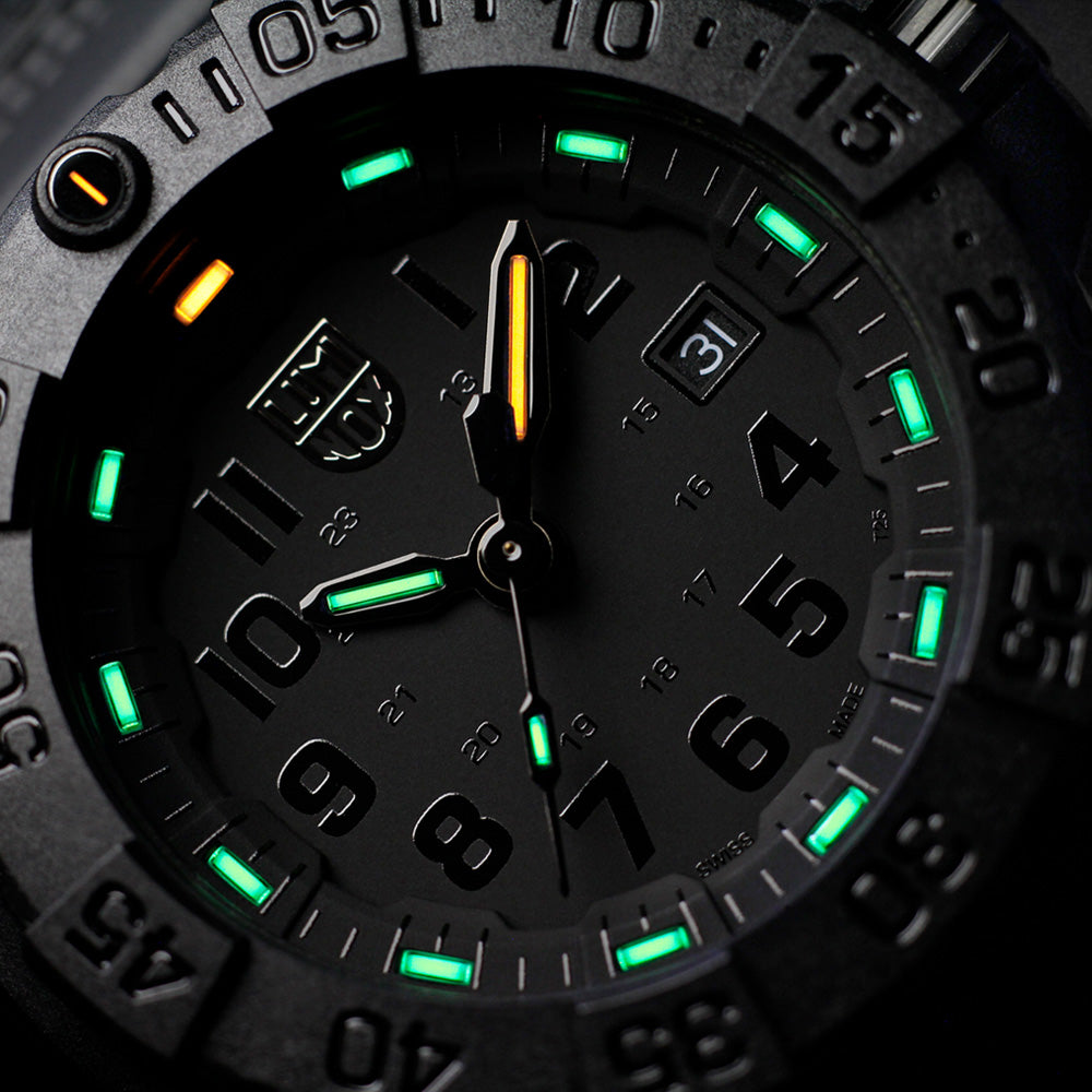 LUMINOX NAVY SEAL DIVE WATCH 3501.BO - DIAL CLOSE-UP
