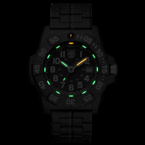 LUMINOX NAVY SEAL MILITARY DIVE WATCH 3502 - ILLUMINATION VIEW