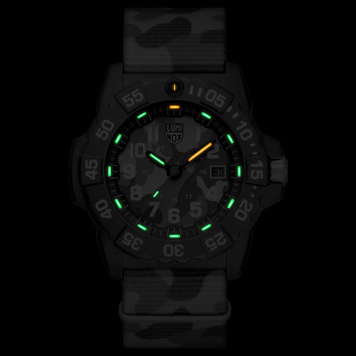 LUMINOX NAVY SEAL CAMO DIVE WATCH 3507 - ILLUMINATION VIEW