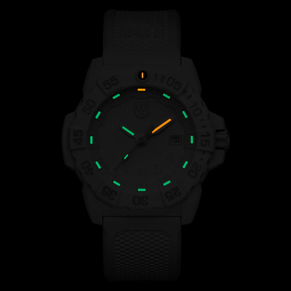 LUMINOX NAVY SEAL GHOST WHITEOUT DIVE WATCH 3507.WO - ILLUMINATION VIEW