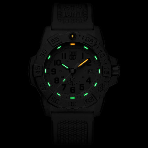 LUMINOX NAVY SEAL DIVE WATCH 3517.NQ.SET - ILLUMINATION VIEW