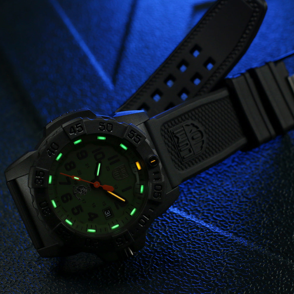 LUMINOX NAVY SEAL DIVE WATCH 3517.NQ.SET - BEAUTY VIEW
