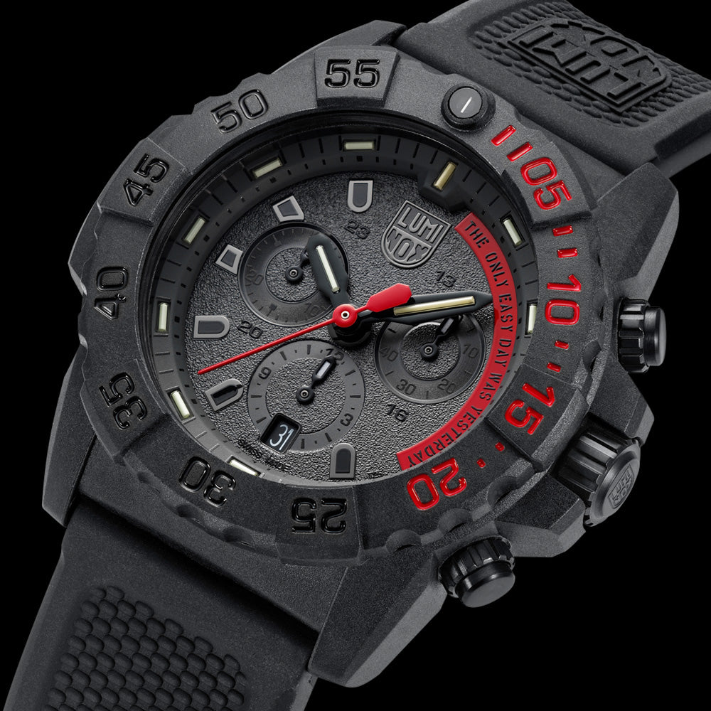 LUMINOX NAVY SEAL CHRONOGRAPH MILITARY DIVE WATCH 3581.EY - SIDE VIEW