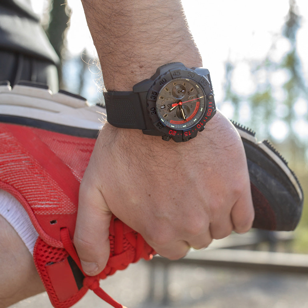 LUMINOX NAVY SEAL CHRONOGRAPH MILITARY DIVE WATCH 3581.EY - WRIST VIEW 2