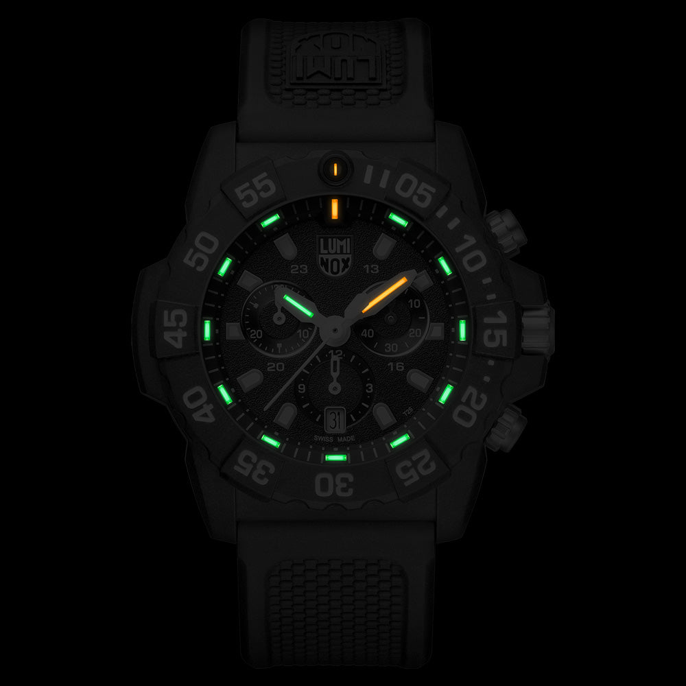 LUMINOX NAVY SEAL CHRONOGRAPH MILITARY DIVE WATCH 3583 - ILLUMINATION VIEW