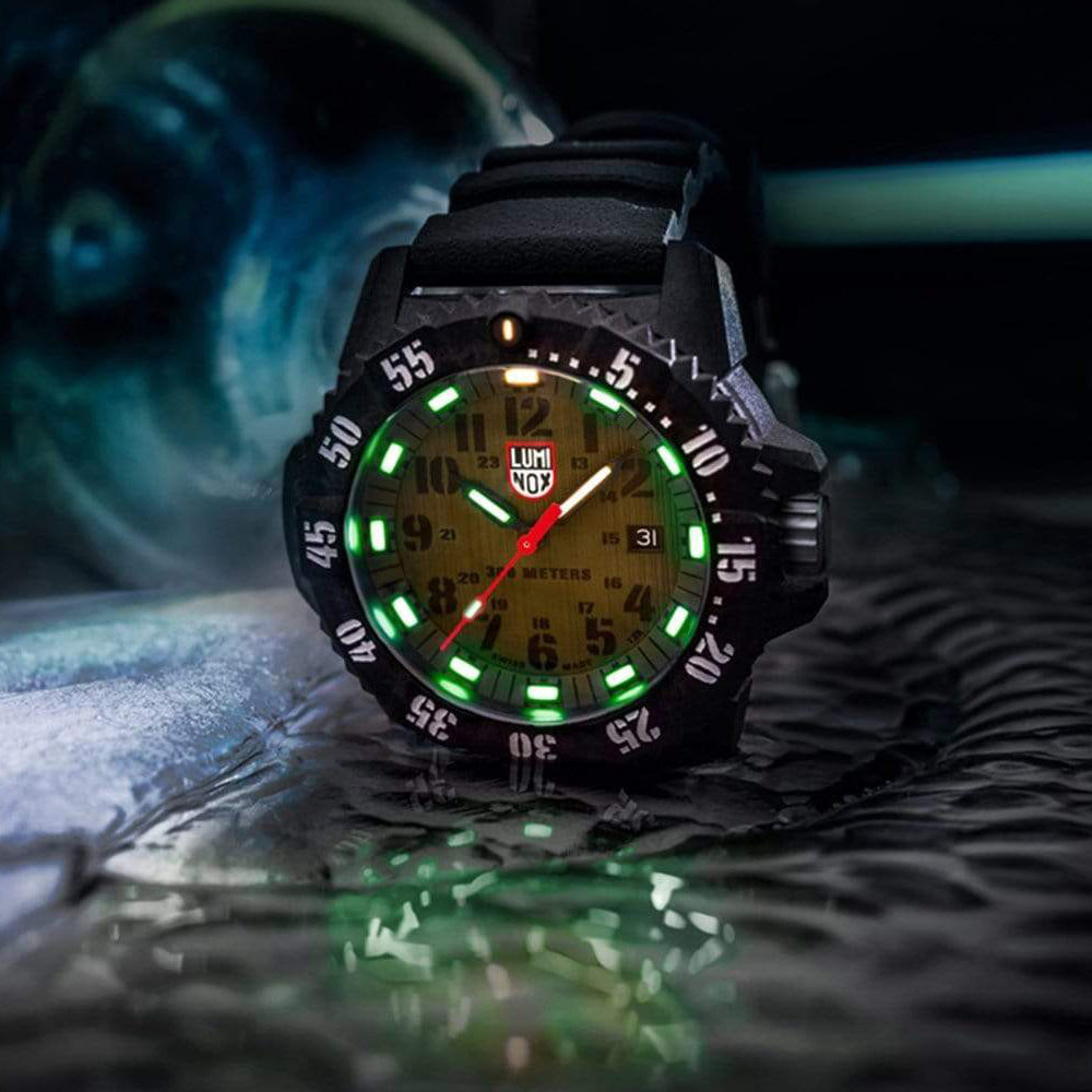 LUMINOX MASTER CARBON SEAL MILITARY DIVE WATCH 3813 - BEAUTY VIEW