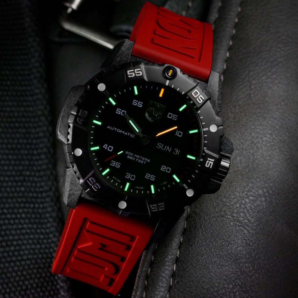 LUMINOX MASTER CARBON SEAL AUTOMATIC MILITARY DIVE WATCH 3875