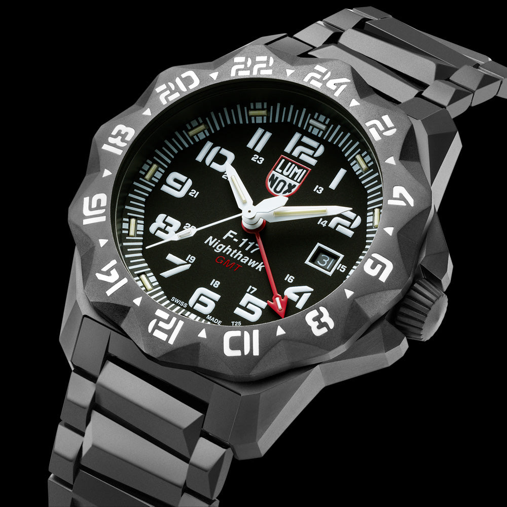 LUMINOX F-117 NIGHTHAWK PILOT WATCH 6422 - DIAL CLOSE-UP