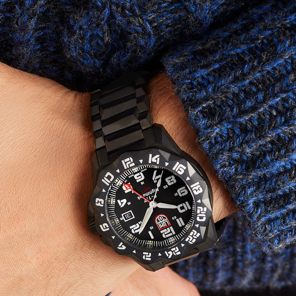 LUMINOX F-117 NIGHTHAWK PILOT WATCH 6422 - WRIST VIEW