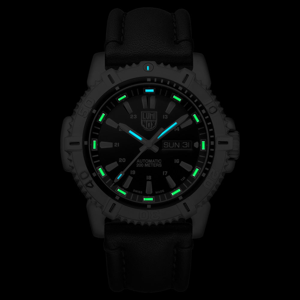 LUMINOX MODERN MARINER AUTOMATIC DIVE WATCH 6501 - ILLUMINATION VIEW