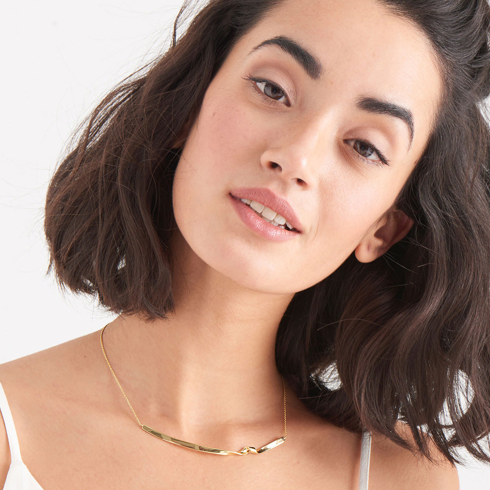 ANIA HAIE TWISTER GOLD TWIST 37-42CM NECKLACE- MODEL VIEW