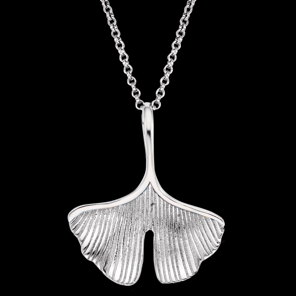 ENGELSRUFER SILVER JOYNATURE 50CM GINKGO DRAGONFLY NECKLACE - GINKGO LEAF CLOSE-UP