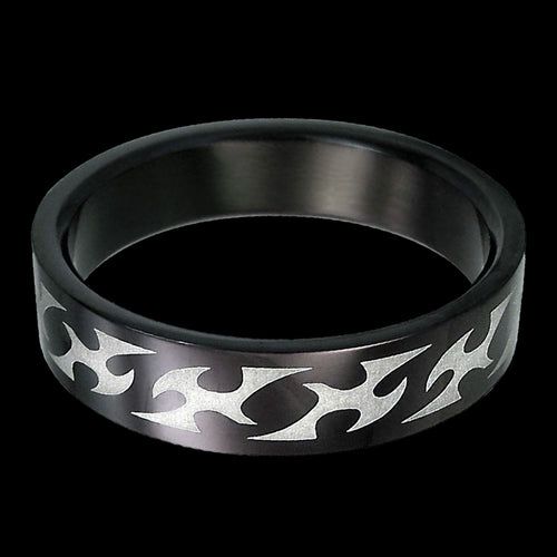 STAINLESS STEEL MEN’S TRIBAL ETCH BLACK IP RING - FRONT VIEW