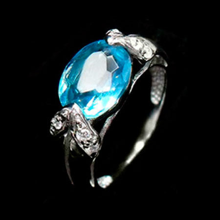 STERLING SILVER BLUE TOPAZ LADIES RING - 3