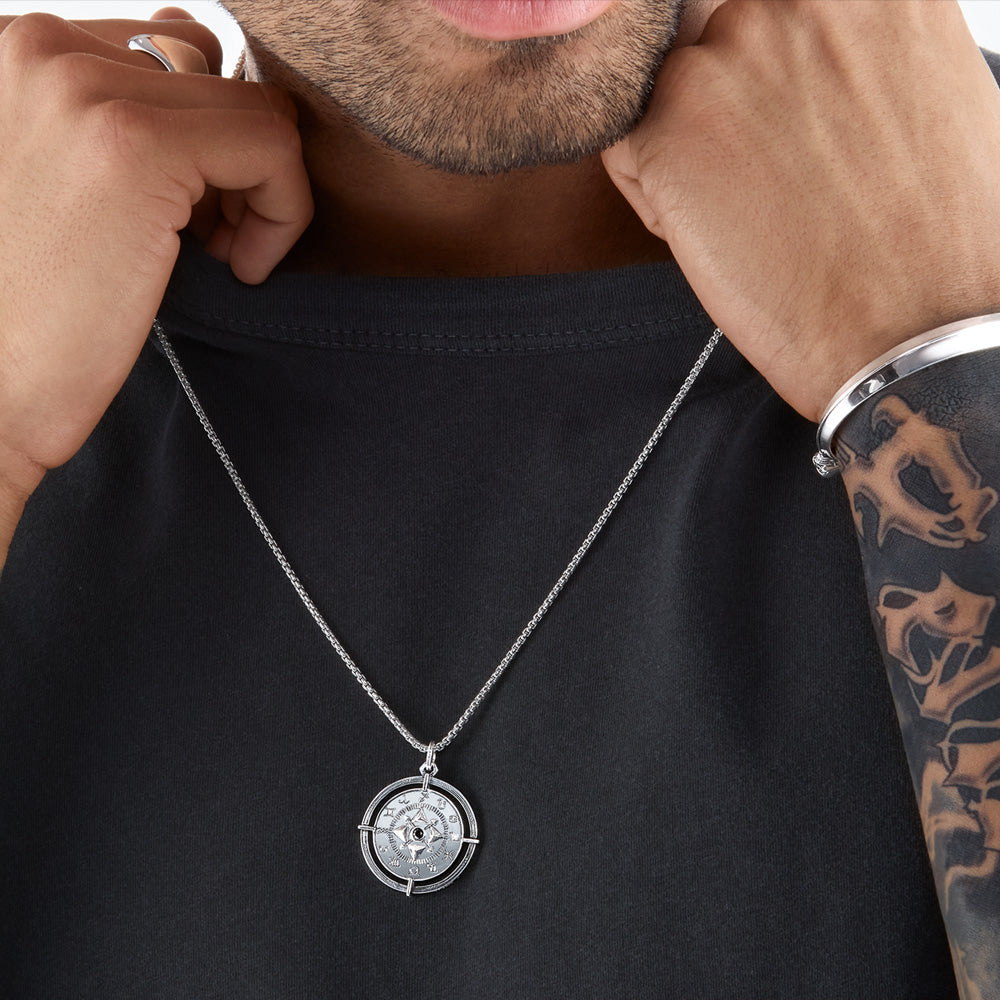 THOMAS SABO SILVER ELEMENTS OF NATURE PENDANT - MALE MODEL VIEW