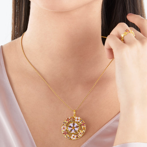 THOMAS SABO GOLD FLOWERS PENDANT - MODEL VIEW