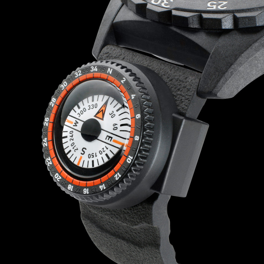 LUMINOX BEAR GRYLLS MASTER SERIES SURVIVAL WATCH 3745 - COMPASS CLOSE-UP