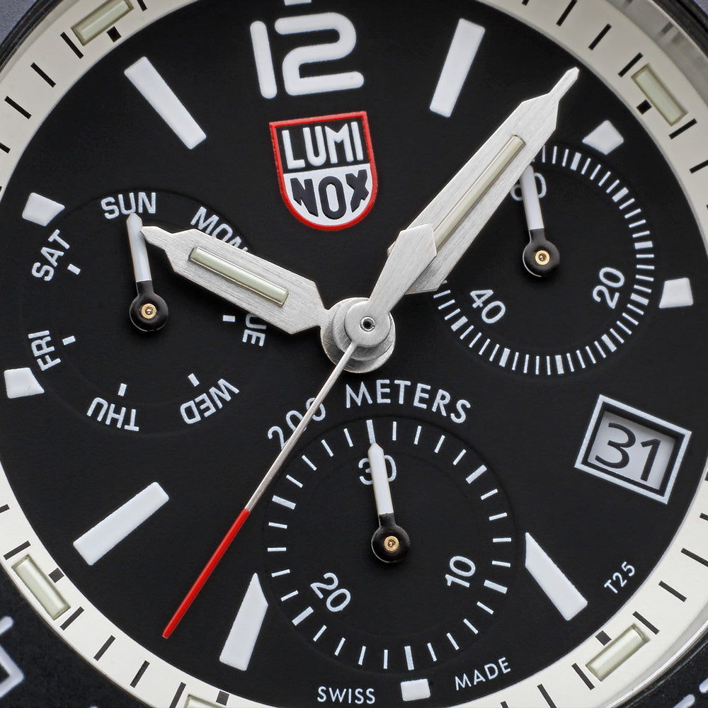 LUMINOX PACIFIC DIVER WHITE CHRONOGRAPH WATCH 3141 - DIAL CLOSE-UP