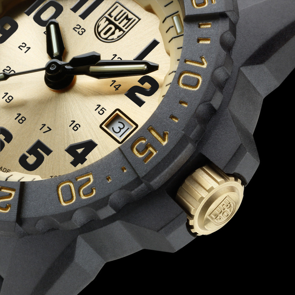 LUMINOX NAVY SEAL GOLD LIMITED EDITION MILITARY WATCH XS.3505.GP.SET - CASE CLOSE-UP